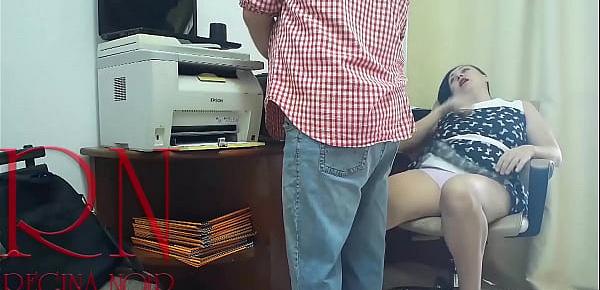  Lady boss and employee Pussy lick Do you want to be my employee Hidden camera in office 2